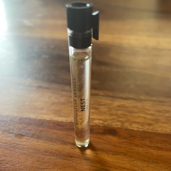 2for$20 Marc Jacobs Daisy Eau so Fresh and Madagascar Vanilla Nest samples - Picture 2 of 6